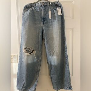 Good American NWT Light Wash Relaxed Distressed Jeans size 15
